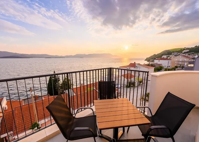 Apartments Sunset Komarna
